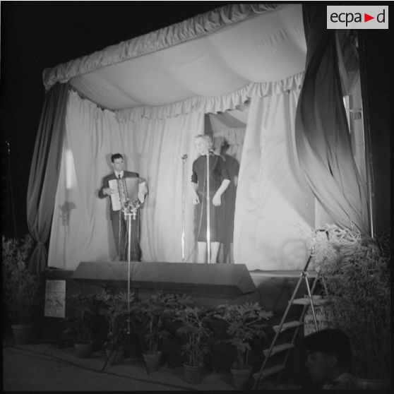 Soirée de représentation théâtrale à Beni Messous.