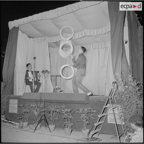 Soirée de représentation théâtrale à Beni Messous.