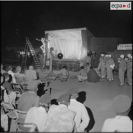 Soirée de représentation théâtrale à Beni Messous.