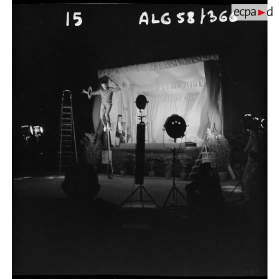 Soirée de représentation théâtrale à Beni Messous.