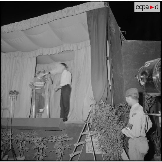 Soirée de représentation théâtrale à Beni Messous.