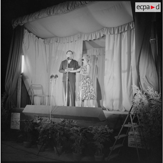 Soirée de représentation théâtrale à Beni Messous.