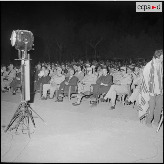 Soirée de représentation théâtrale à Beni Messous.