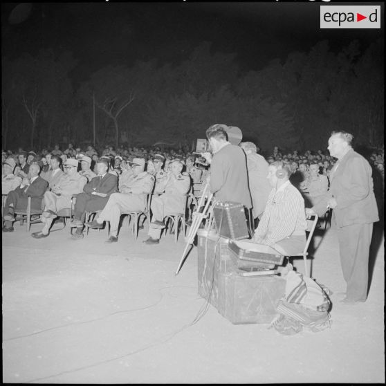 Soirée de représentation théâtrale à Beni Messous.