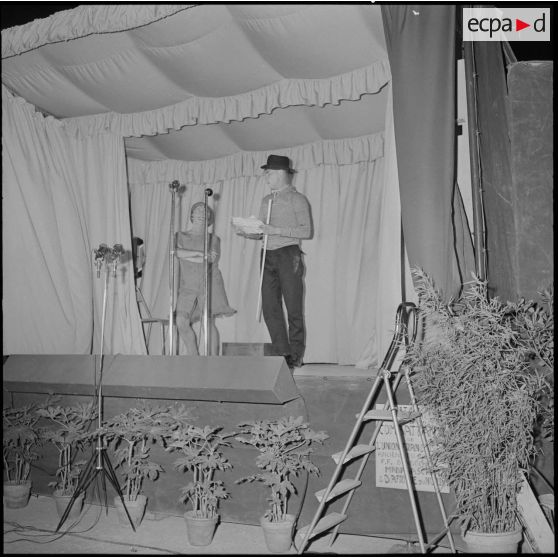 Soirée de représentation théâtrale à Beni Messous.