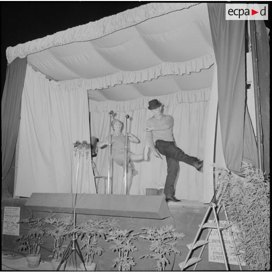 Soirée de représentation théâtrale à Beni Messous.