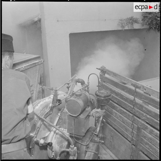 Alger. Désinfection par le service de santé.