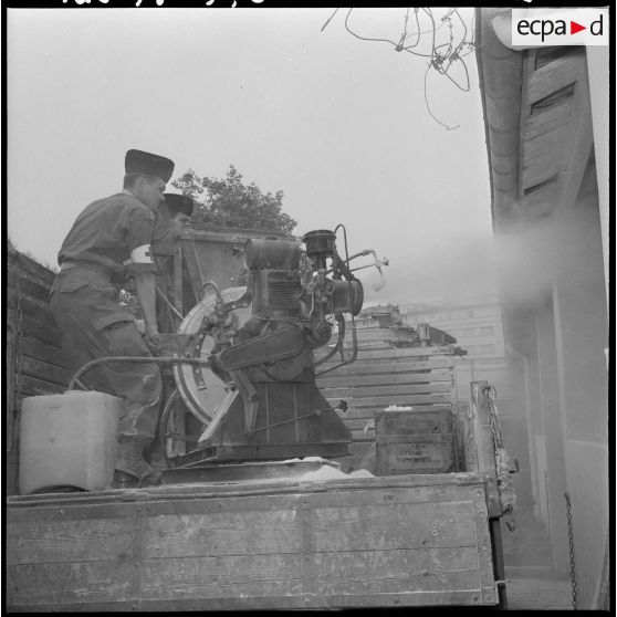 Alger. Désinfection par le service de santé.