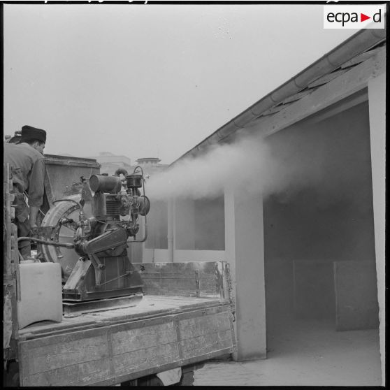 Alger. Désinfection par le service de santé.