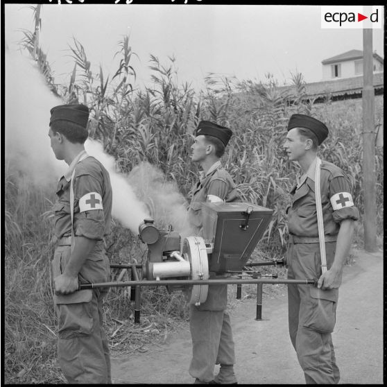 Alger. Désinfection par le service de santé.