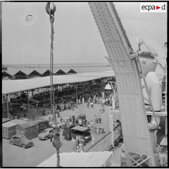 Les quais du port d'Alger vus depuis le paquebot "Maréchal Joffre".