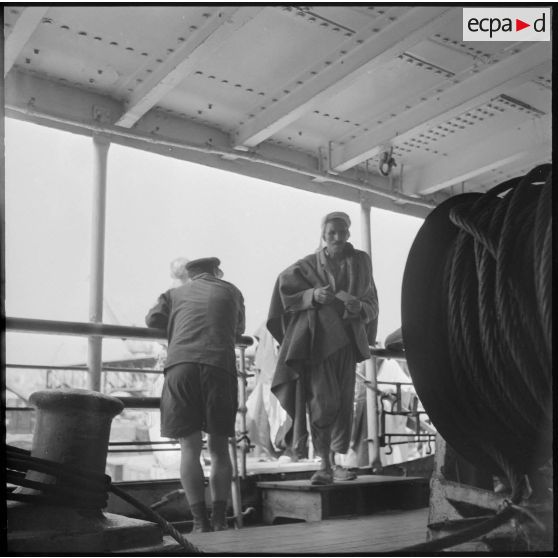 Alger. Embarquement sur le  paquebot "Maréchal Joffre".