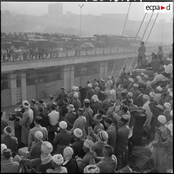 Le paquebot "Maréchal Joffre" arrive à Marseille.