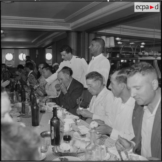 Anciens combattants à bord du paquebot "Maréchal Joffre".