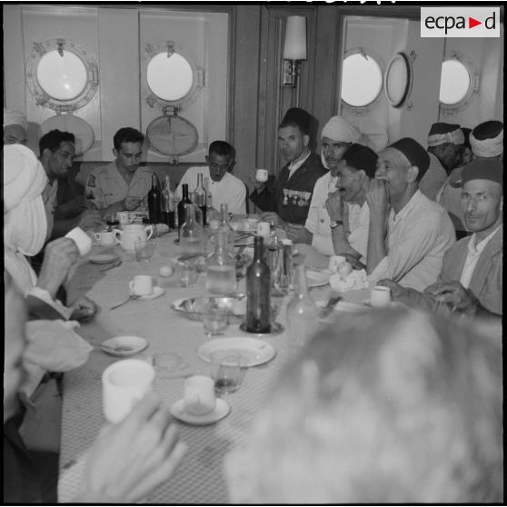 Anciens combattants à bord du paquebot "Maréchal Joffre".