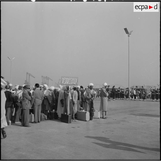 Marseille. L'arrivée des anciens combattants venus d'Alger.