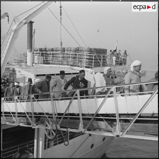L'arrivée à Marseille des anciens combattants venus d'Alger.