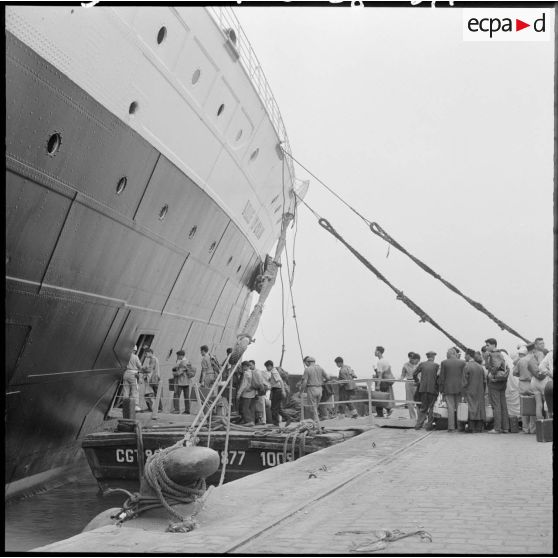 Alger, embarquement sur le paquebot "Ville d'Oran".