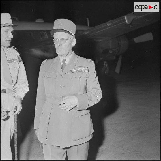 Le chef d'Etat-major de l'armée André Zeller à son arrivée à Alger.