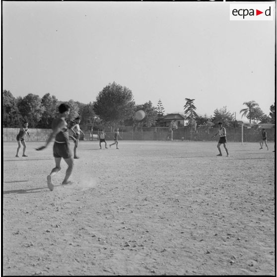 Match de football à l'école des jeunes bâtisseurs de Cherchell.