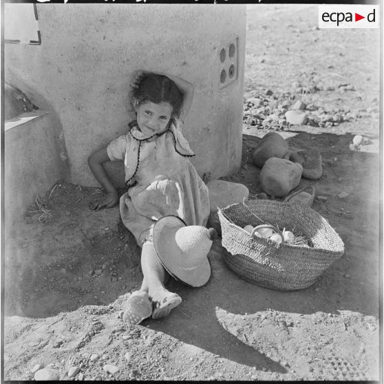 Portrait d'une fillette dans le village du Ghrib.