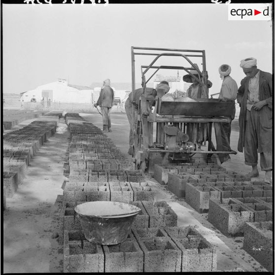 Chantier de construction à la section administrative spécialisée (SAS) de Medroussa.