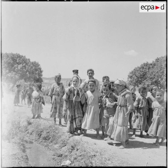 Aumale. Les enfants du quartier de Labarraque.