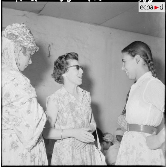 AÏn Bessour. Visite de madame la générale Roy.