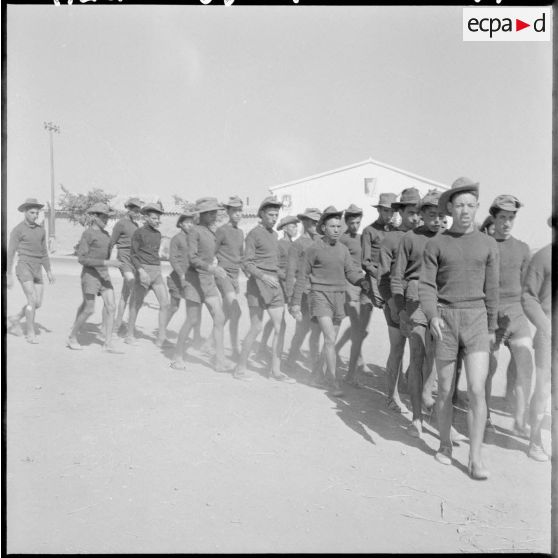 Aumale, quartier de Labarraque. Les jeunes bâtisseurs.