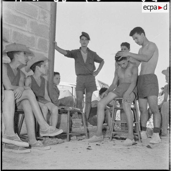 Aumale, quartier de Labarraque. Les jeunes bâtisseurs.