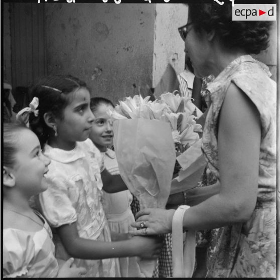 AÏn Bessour. Visite de madame la générale Roy.