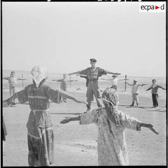 Aumale. Séance de gymnastique.