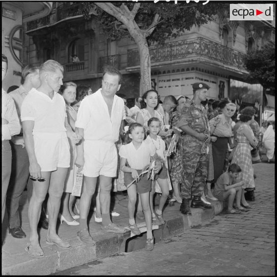 Alger. La foule venue accueillir le général de Gaulle.