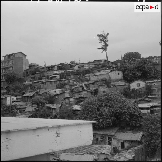 Alger. Les anciens bidonvilles.