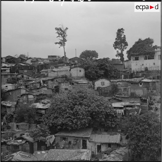 Alger. Les anciens bidonvilles.