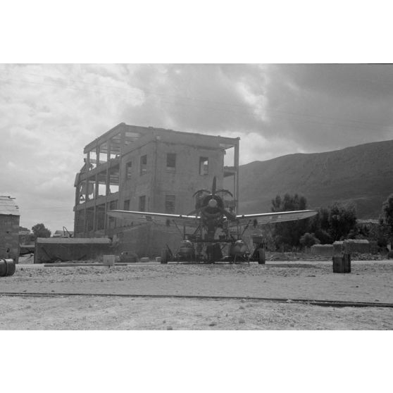 La maintenance d'un hydravion Arado Ar-196 immatriculé D1+GL du Aufklärungsgruppe.126.