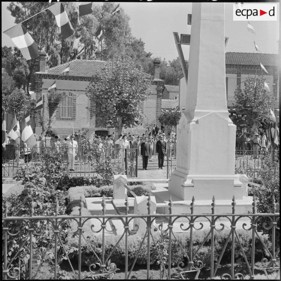 Palestro. Cérémonie devant le monument aux morts.