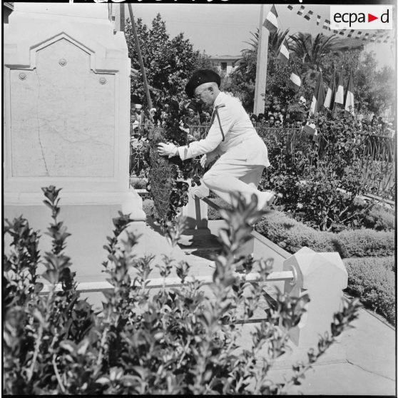 Palestro. Cérémonie devant le monument aux morts.