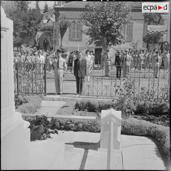 Palestro. Cérémonie devant le monument aux morts.