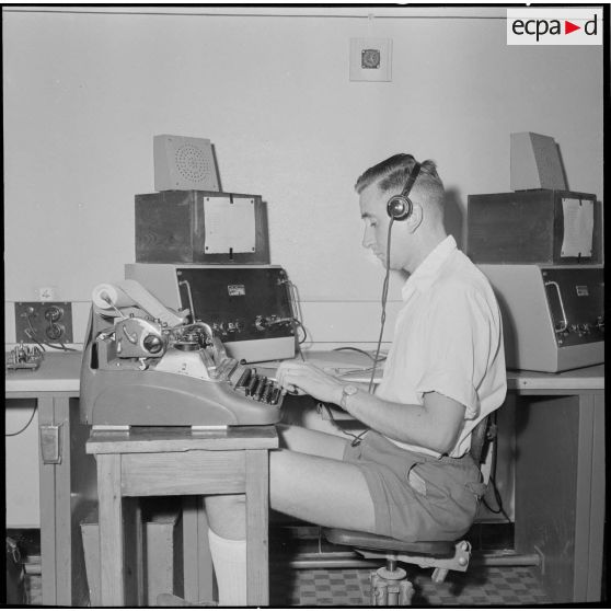 Un opérateur de transmissions de la Xe région militaire (RM)