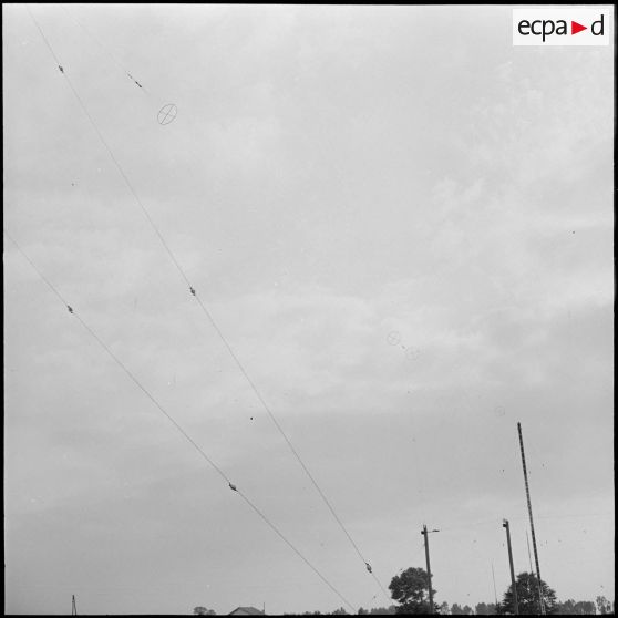 Fils électriques  du centre de transmissions de la Xe région militaire (RM).