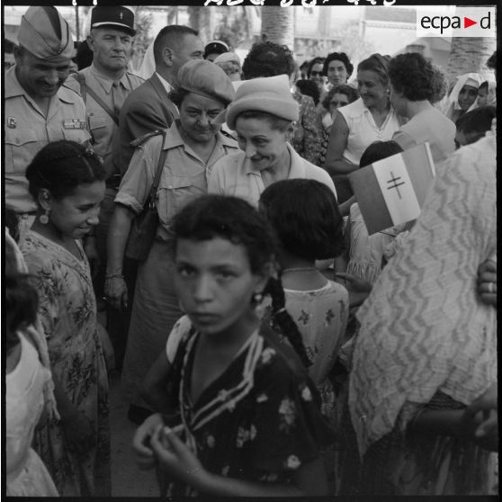 Madame Salan en visite à Mercier-Lacombe.