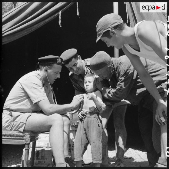 Aide médicale dans la vallée de la Soumman.