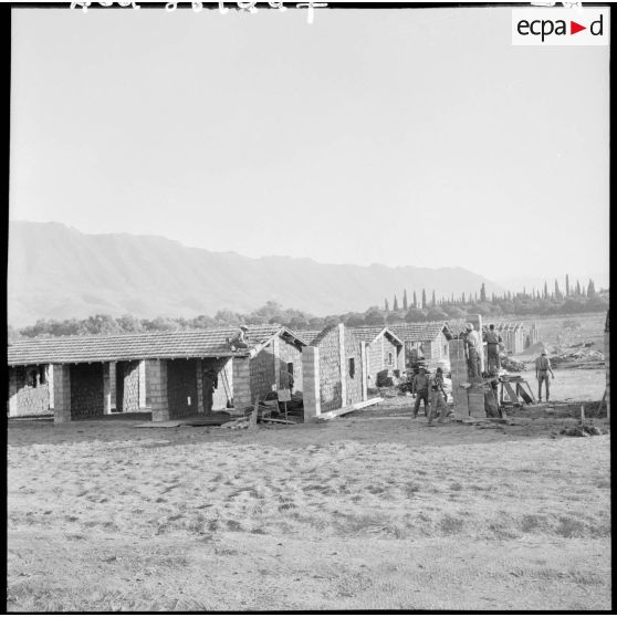 Construction de maisons dans la vallée de la Soumman.