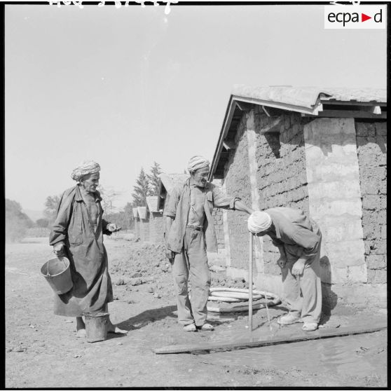 Construction de maisons dans la vallée de la Soumman.