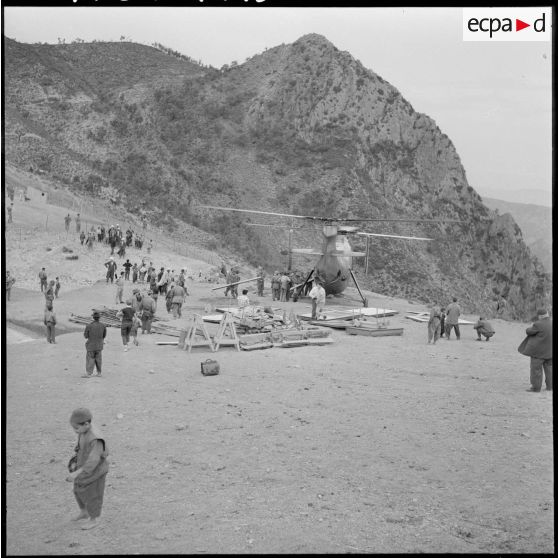 Tizi El Had. Un hélicoptère banane.