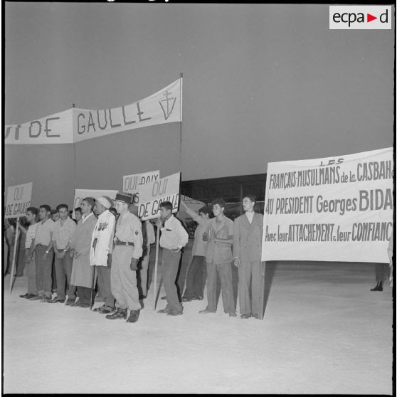 Alger, stade Marcel Cerdan. Banderoles.