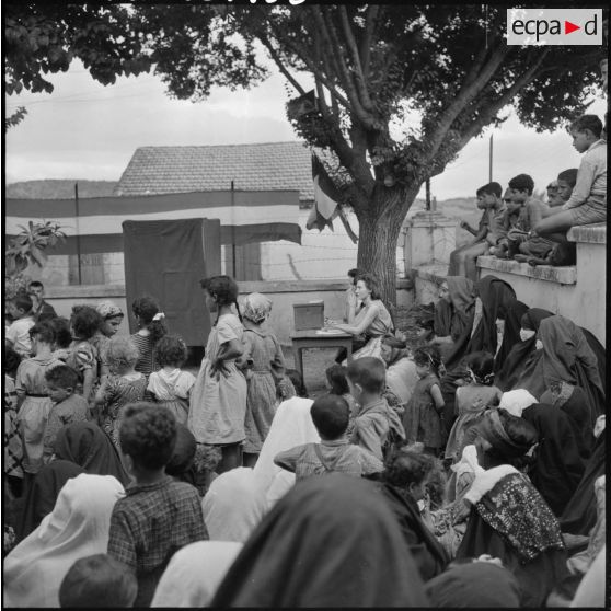 Réunion des femmes à Heliopolis.