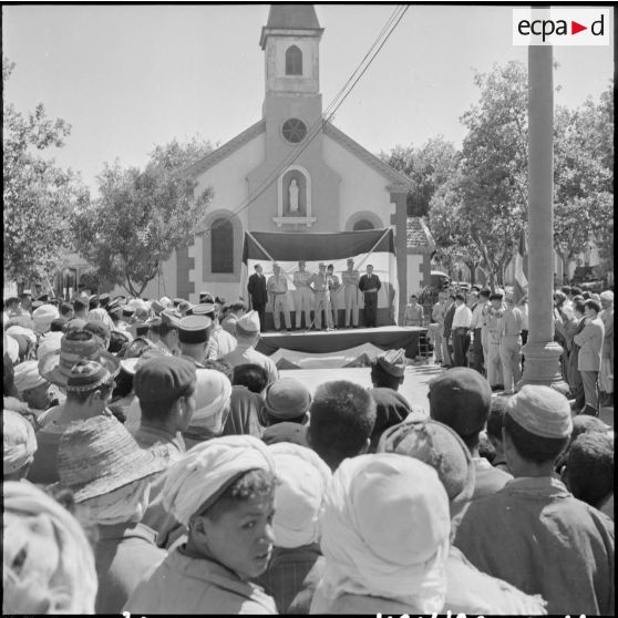 Discours du général Salan à Berrouaghia.