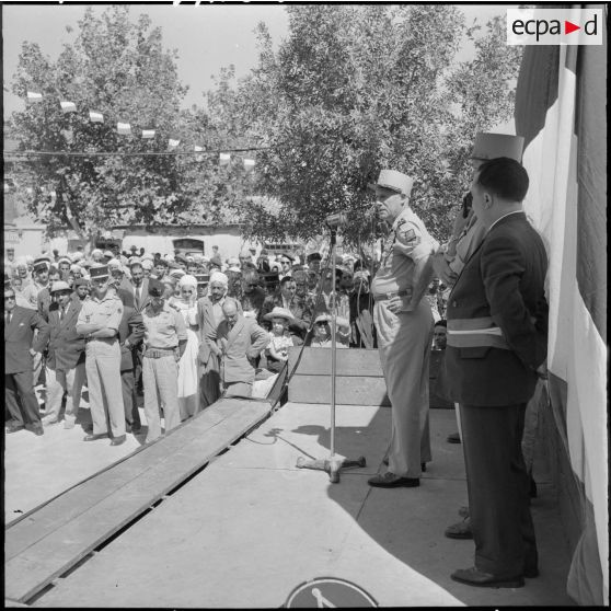 Discours du général Salan à Berrouaghia.